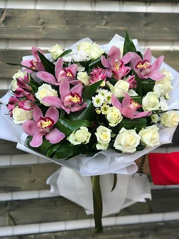 Букет цветов из: Розы и Хризантемы в Серафимовский
