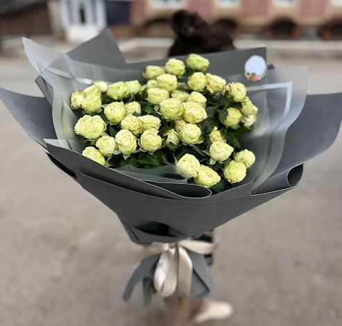 Букет Белые кустовые розы Солинеро в Серафимовский