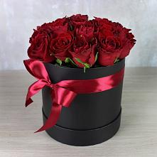 Цветочная композиция из Розы в шляпной коробке в Серафимовский